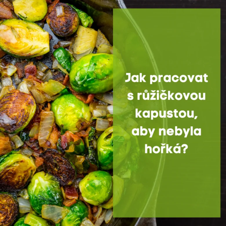 Pekoucí růžičková kapusta s cibulí a křupavým vepřovým masem.